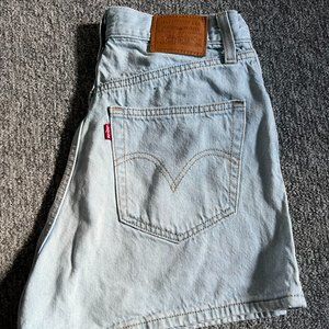 Levi Shorts size 27